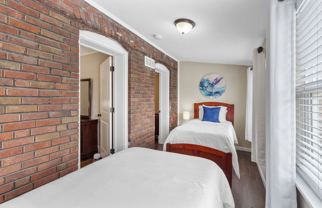 Forest Park Oasis | JZ Vacation Rentals - Photo 3