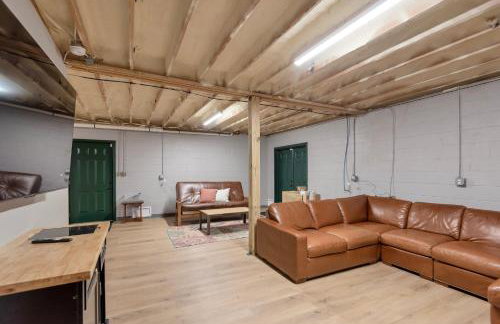 30 Mins to Boone, Fire Pit, Hot Tub, 3 porches, Dogs OK - Photo 20