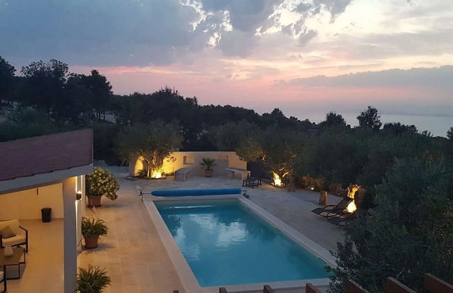 Secluded Oasis With Pool, Outdoor Kitchen, & Landscaped Terraces - Foto 32