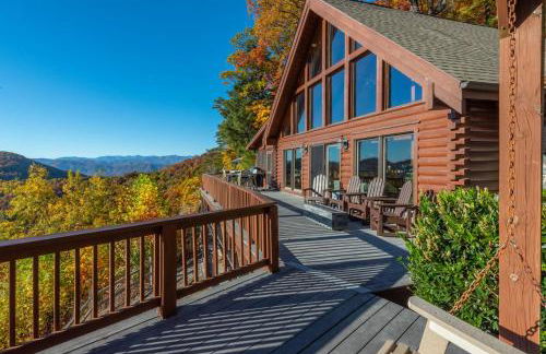 A Celestial Chalet Pets, Hot Tub & Mountain View - Photo 3