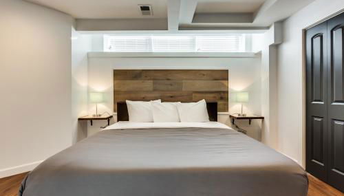 Converted Store Front Home Lets You Live Like a Local in the Heart of it All! condo - Foto 3