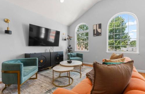 Modern 3BR Near NYC with Pool Table Sleeps 11 - Foto 1