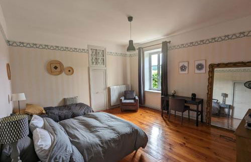 Loue belle demeure dans une grande propriété - 16 couchages, 8 chambres, 320 m2 - 30 min de Vichy - Foto 23