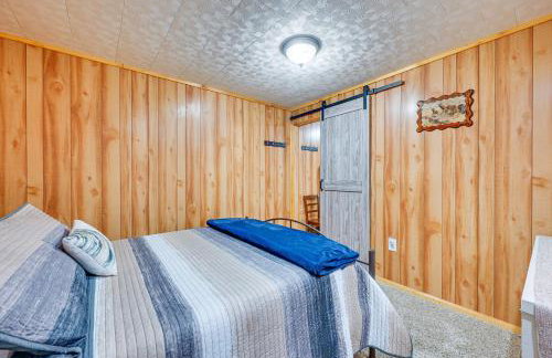 Kentucky Group Getaway with Dock and Lake Access - Foto 35