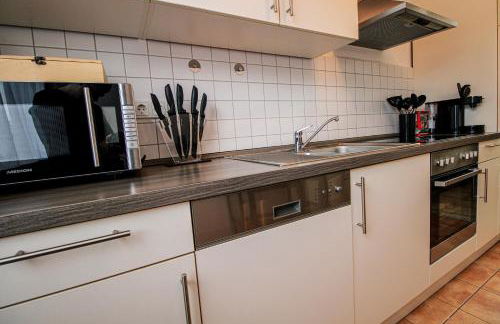 Moderne FeWo, nähe Bahnhof, Balkon, Burgblick, Boxspringbett, Waschtrockner - Foto 20