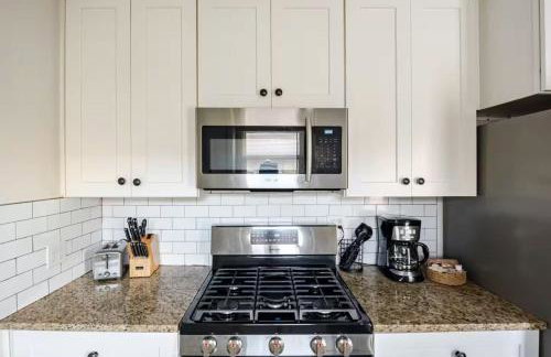 Remodeled 4BR 2BA Steps from Georgetown Square - Foto 22