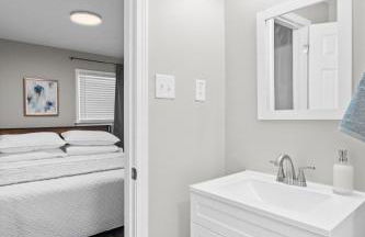 Sleek 3 BR home with self check in Private! - Foto 18