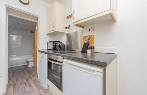 Central Townhouse Wolverhampton - Sleeps 8 - Ideal for Contractors & Families - Foto 24