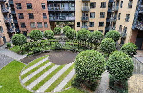Stylish 2-Bed Apartment, Free Parking, Walk to Hospital & Uni - Foto 7