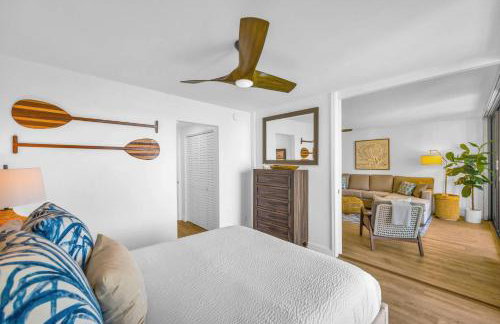 Oceanfront Modern Coastal Remodel - Serene Sunsets & Relaxation on Large Lanai - Foto 10