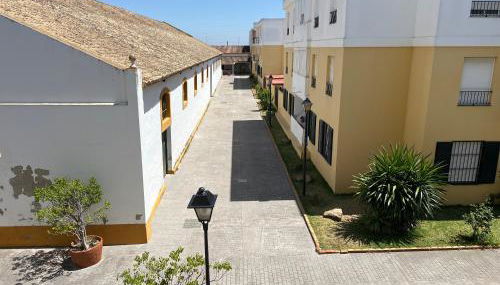 La Bodega del Mar - Luminoso y céntrico apto con piscina en verano y parking - Foto 3