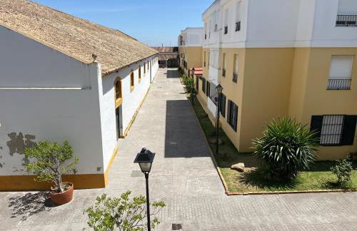 La Bodega del Mar - Luminoso y céntrico apto con piscina en verano y parking - Foto 3