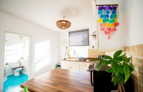 Seaside Home with Parking Near Tolcarne Beach - Foto 16