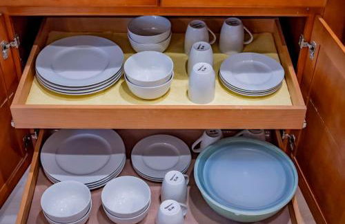 Peaceful Family Home with 3 Bedrooms and 2 Bathrooms - Photo 10