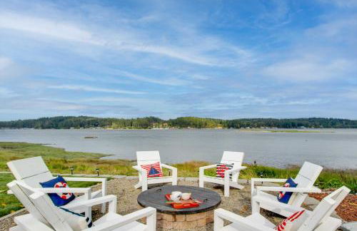 Waterfront Allyn Home with Fire Pit and 2 Kayaks! - Foto 1