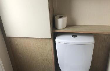 Seaside 2-Bed Caravan Retreat - Sleeps 6 & Parking - Foto 12