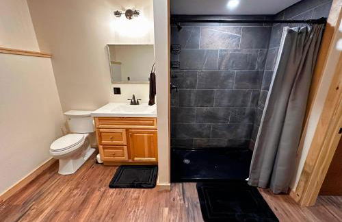 31R Brand new log home on quiet side street in Bethlehem, close to Main Street! 20 min to skiing - Foto 18