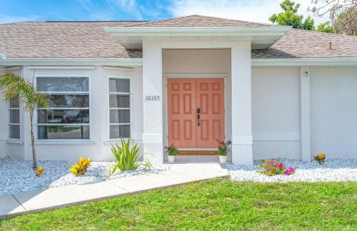 Beautiful Spacious Home! Close to Beaches - HEATED Private Pool - Foto 3