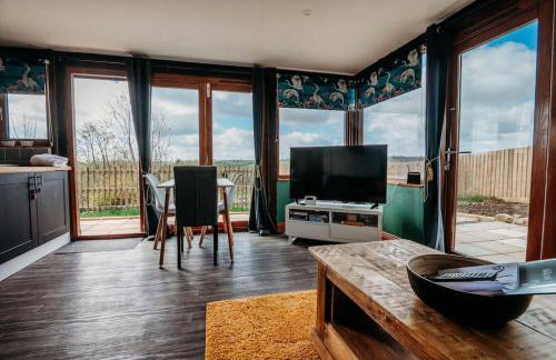 Woodpecker Lodge- A Pet Friendly Rural Retreat - Photo 4