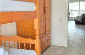 Bright Apartment with Two Balconies and a Seaside Pool - Foto 19