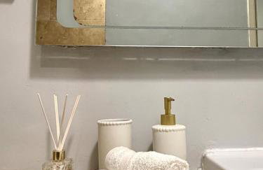 Free off street parking Georgian style Bath apartment - Photo 14