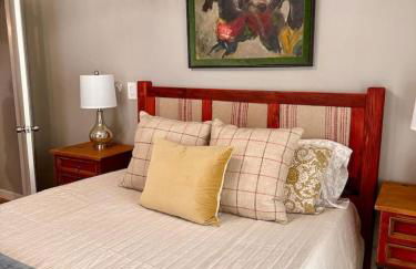 2 bedroom, large fenced yard, 3 mins from farmers market - Foto 12