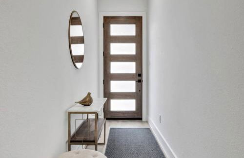 Elegant 3BR Home w/ Rooftop • 5 min to Downtown - Foto 26