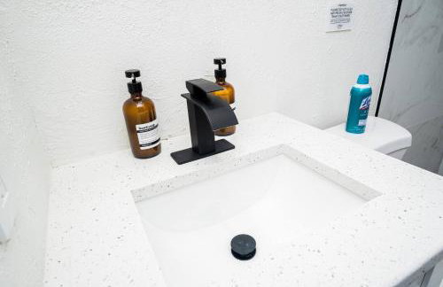 Close to the Action, Peaceful When You Return - Foto 30