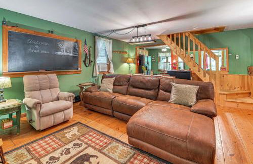 Less Than 8 Mi to Gore Mountain! Family Cottage with Porch - Foto 11