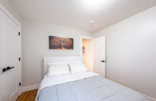 Modern 2BR 8 mins to Penn Station with WiFi Laundry - Foto 10