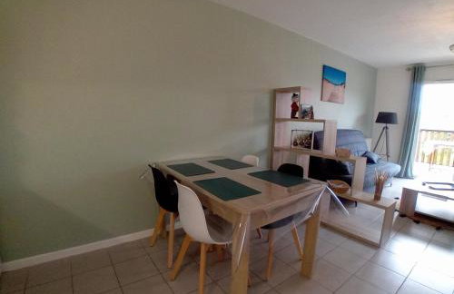 Appartement charmant proche plage avec terrasse et parking - FR-1-239-1119 - Foto 11