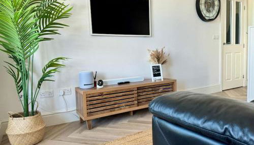 Luxury Sea View Apartment with Multi Room Balcony And Private Onsite Parking Only 300M From the Beach - Foto 4