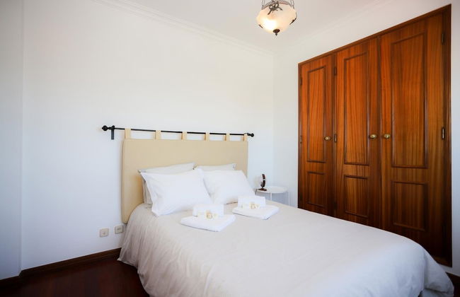 Sea View Apartment by Rent4all - Photo 4