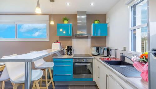 Villa Yana Bretagne Piscine Intérieure partagée et Spa Privatif 100m de la Plage - Foto 3, stove, dishwasher, pet friendly, toaster, minibar