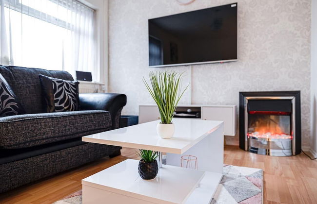 Lovely 2 Bedroom Apartment With Fireplace - Photo 1