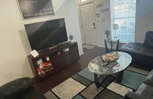 3 Bed 3 Bath Townhome - Foto 19