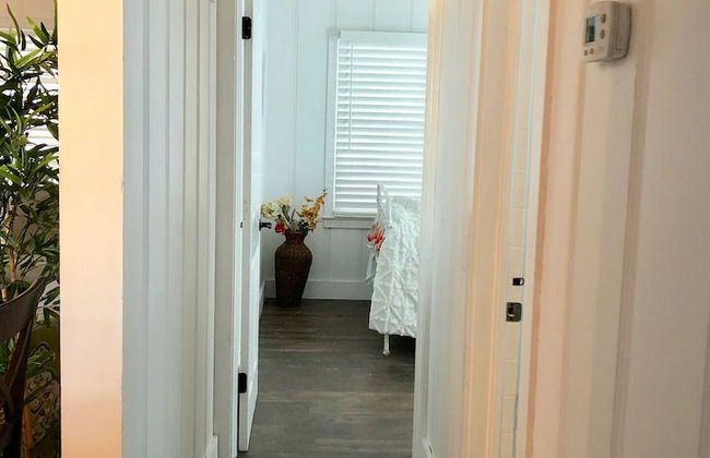 Surf Shack - Steps To The Beach, Lush Fenced Backyard 4 Bedroom Cottage - Foto 13