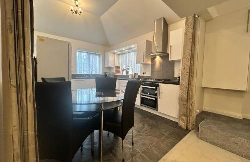 3 Bedroom Lovely Calm Independent Home - Foto 19