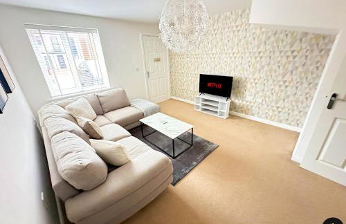 Modern 4 Beds House With FREE Parking - Foto 2