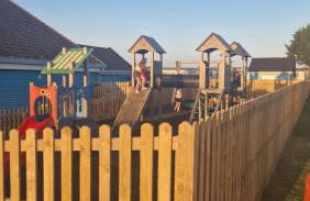 Spacious 6 Berth Caravan with Decking - Photo 21