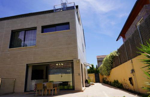 casa completa de lujo con jardin y piscina compartida - Foto 1