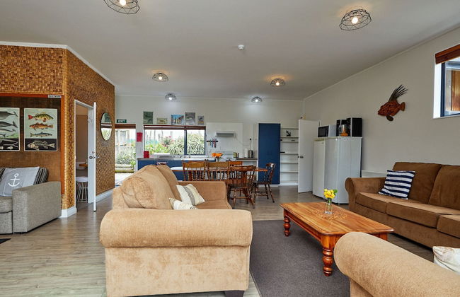 Barnacle Bills - Photo 3