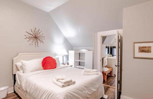 Dauphin District Darling #3-Downtown, Restaurants - Photo 21