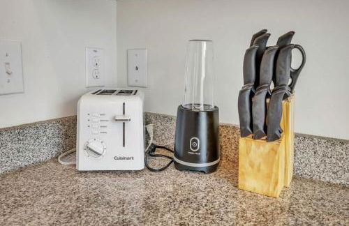 3BR Townhouse King Bed Garage Near NC State - Foto 17