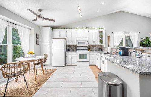 Cozy Boho Kildaire Farms Home- near Downtown - Foto 32