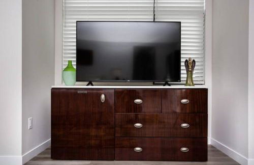 Comfy Studio with Cali King Size Mattress - Foto 12