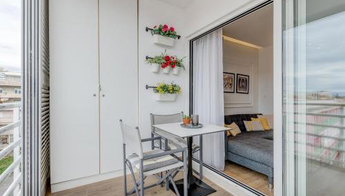 Romanca Deluxe Studio - City View - Photo 5