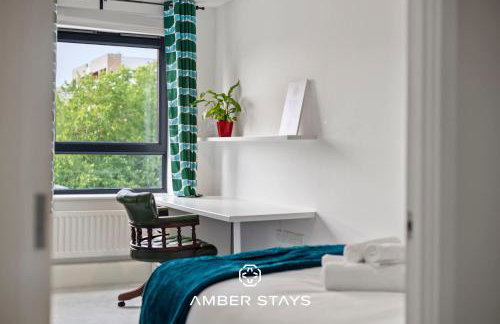 Modern 3 Bed Apartment in Acton by Amber Stays, Perfect for Business & Contractors - Photo 11