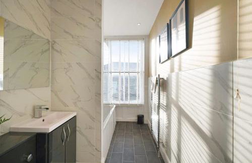 High Spec 2 BBR On High Street Near Shops - Foto 36