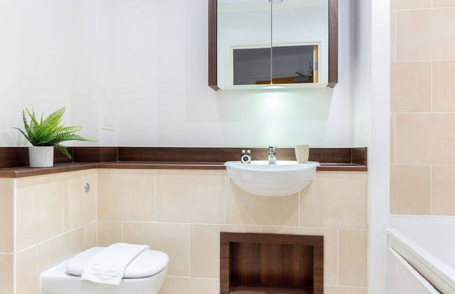 Idyllic 2 Bed Flat with Balcony in Canada Water - Foto 29